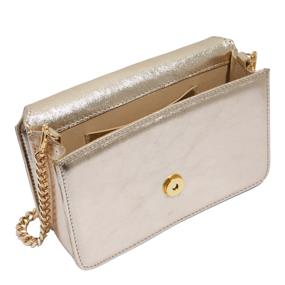Bolsa Flap Bag Couro Metalizado Dourada Alça Corrente - vista 3 de 3