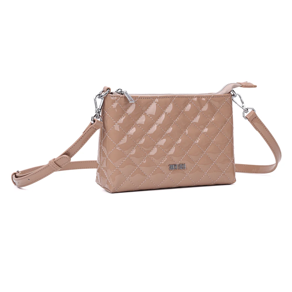 Bolsa Clutch Bege Ballet Envernizada Transversal - vista 2 de 6