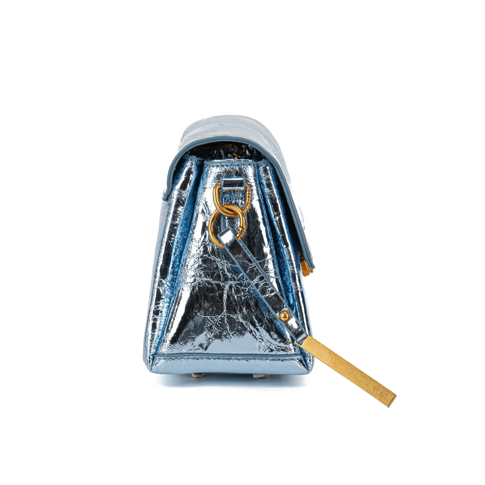 Bolsa Pequena Metalizada Crinkle Azul Claro Alça de Ombro - vista 3 de 6