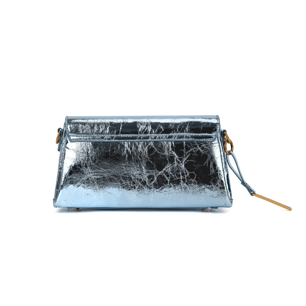 Bolsa Pequena Metalizada Crinkle Azul Claro Alça de Ombro - vista 6 de 6