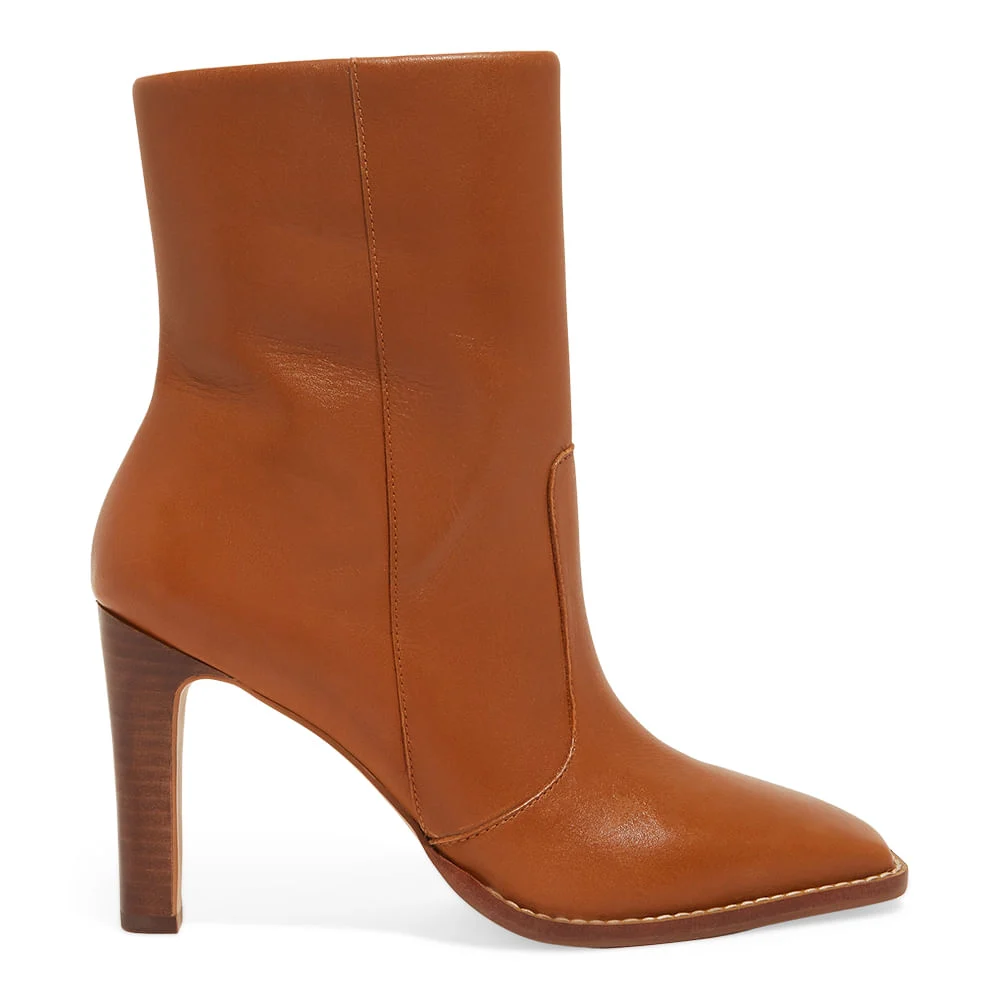 Bota Couro Nobre Soft Caramelo Cano Curto Salto Alto - vista 1 de 4