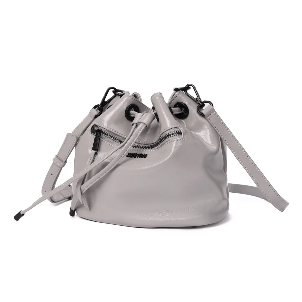 Bolsa Bucket Soft Cinza Alça Transversal - vista 3 de 7