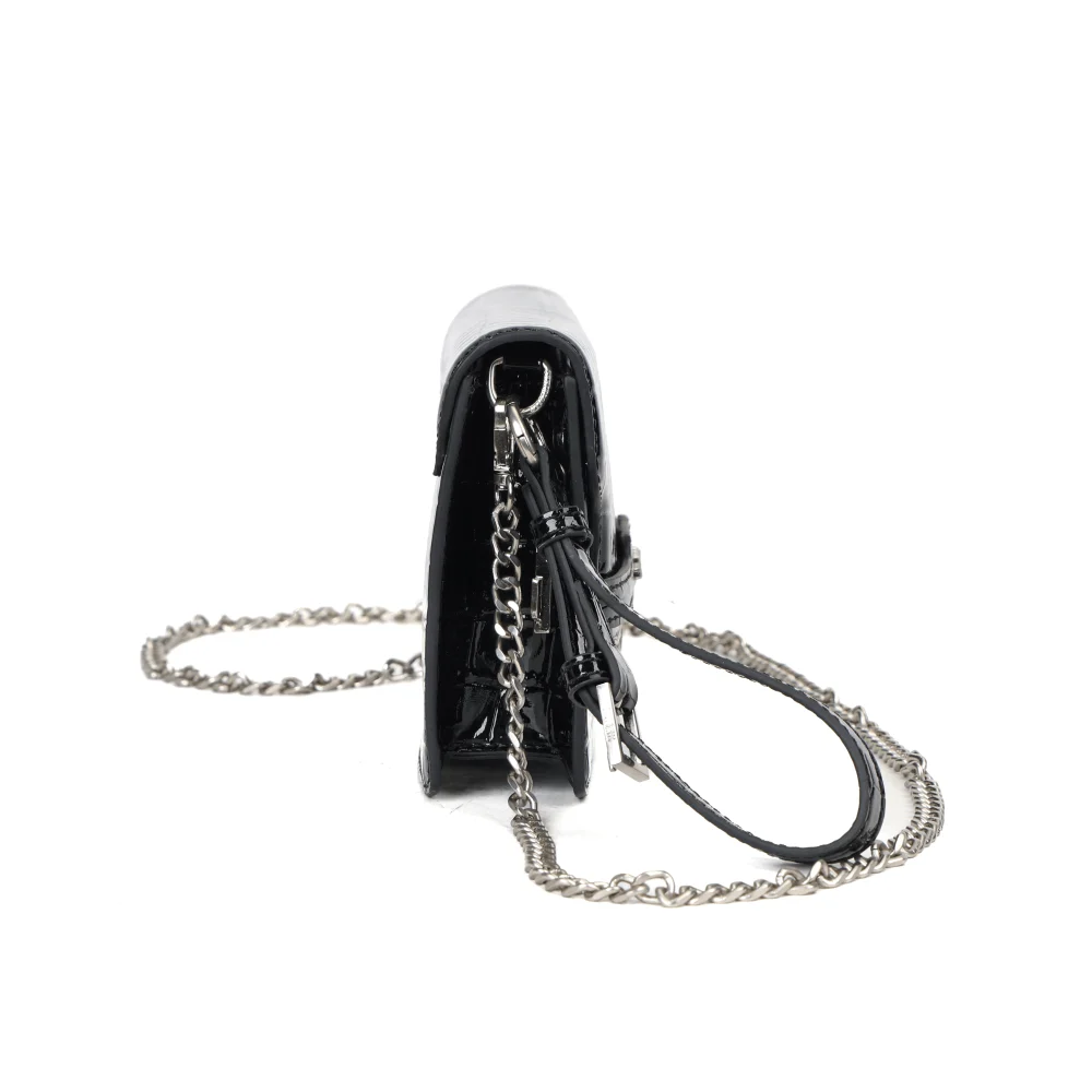 Bolsa Pequena Material Croco Preta Alça Transversal - vista 3 de 5