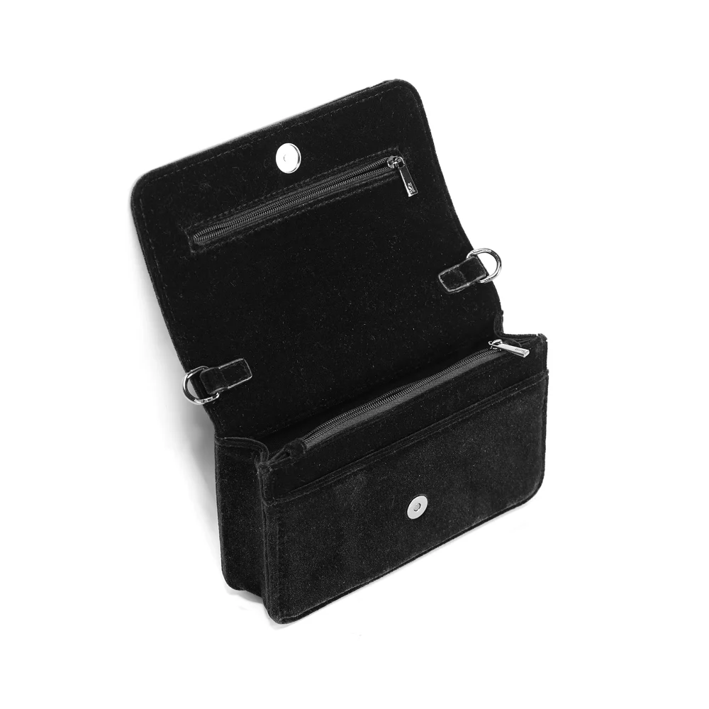 Bolsa Pequena Veludo Preta Alça Transversal - vista 3 de 3