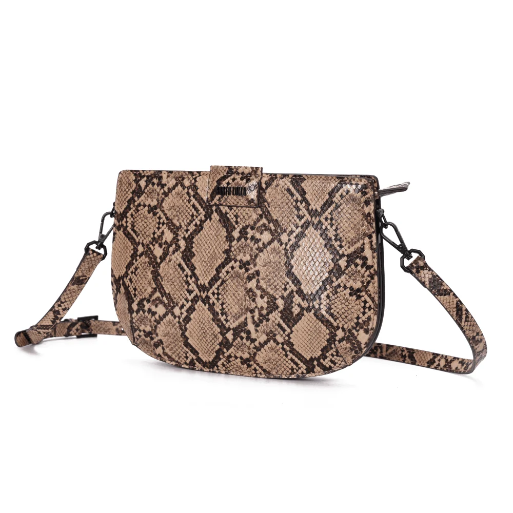 Bolsa Média Animal Print Estampa Cobra Alça Transversal - vista 3 de 7