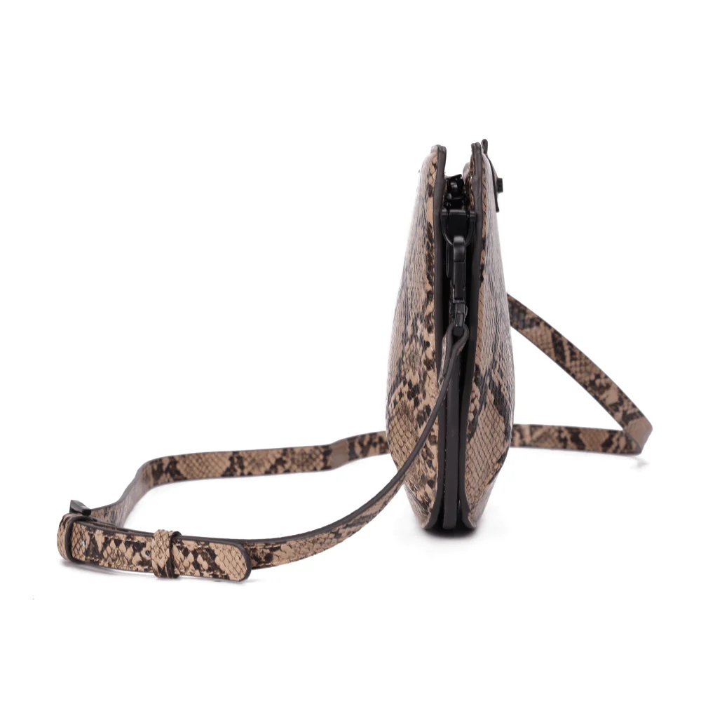 Bolsa Média Animal Print Estampa Cobra Alça Transversal - vista 4 de 7