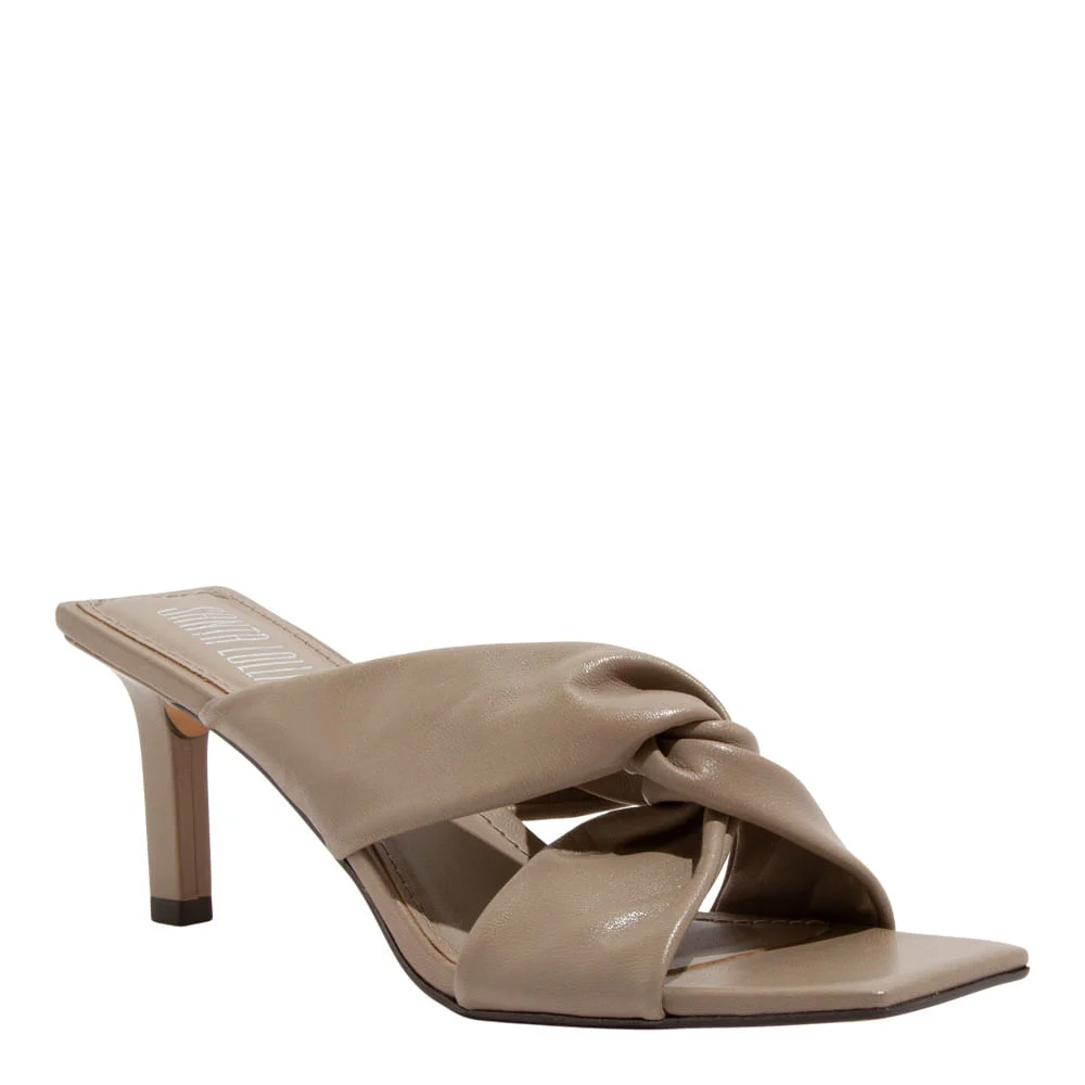 Mule Couro Pelica Soft Cinza Bico Quadrado Salto Médio Fino - vista 2 de 3