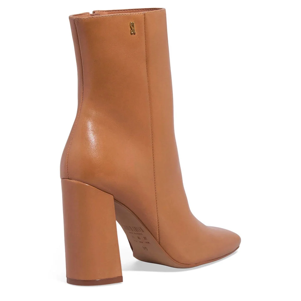 Bota Couro Nobre Soft Caramelo Bico Fino Salto Grosso - vista 3 de 3