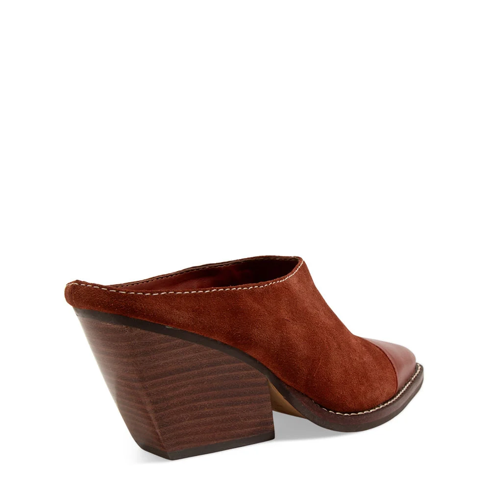 Mule Couro Camurça Marrom Dark Bico Fino - vista 3 de 3