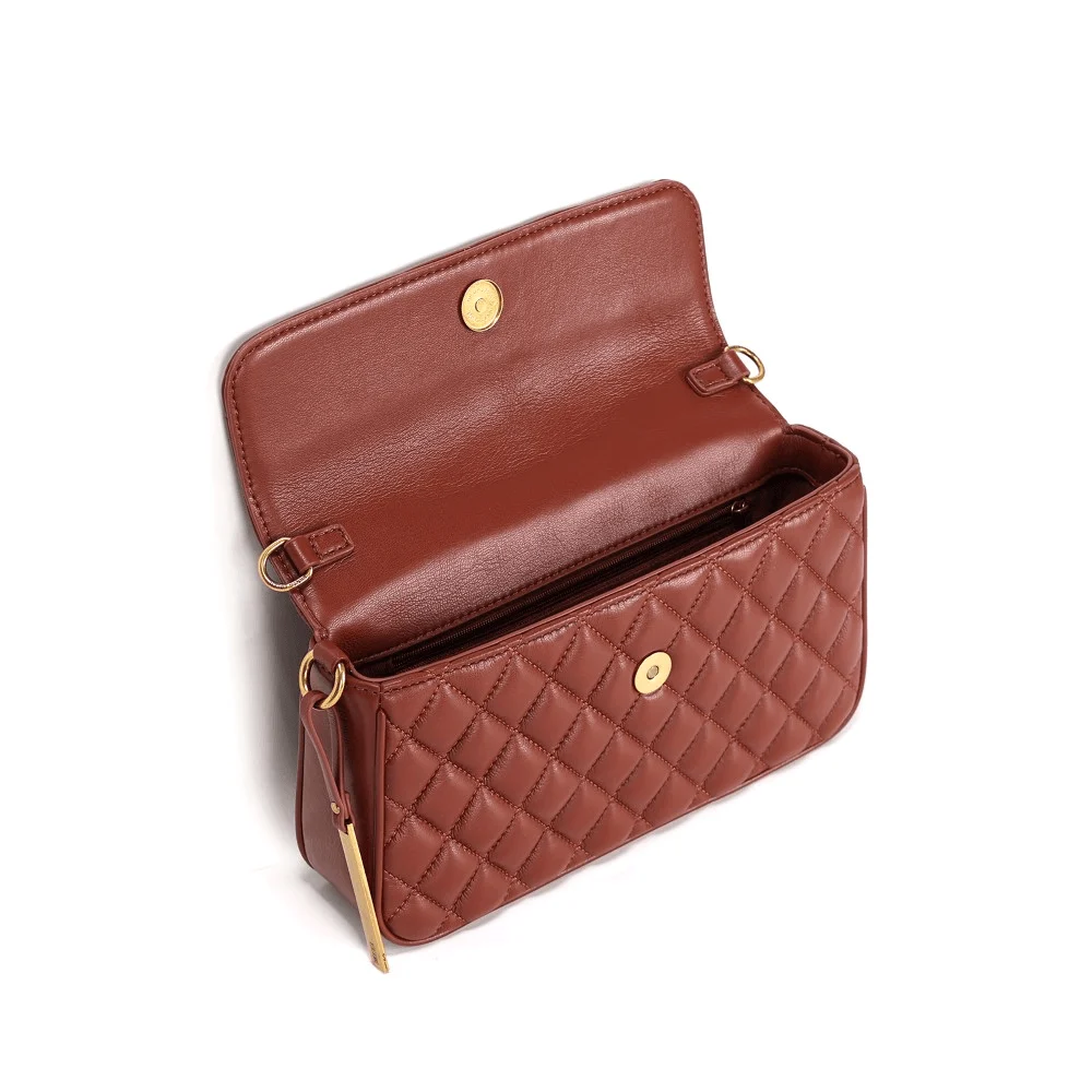 Bolsa Matelassê Soft Marrom Alça Transversal Corrente - vista 3 de 4