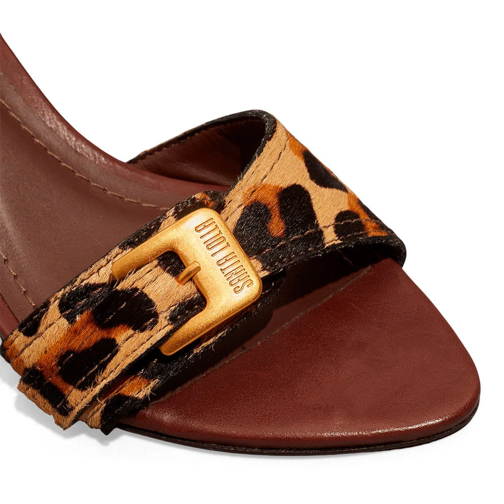 Mule Couro Pelo Estampa Animal Print Onça Salto Baixo Fino - vista 4 de 5