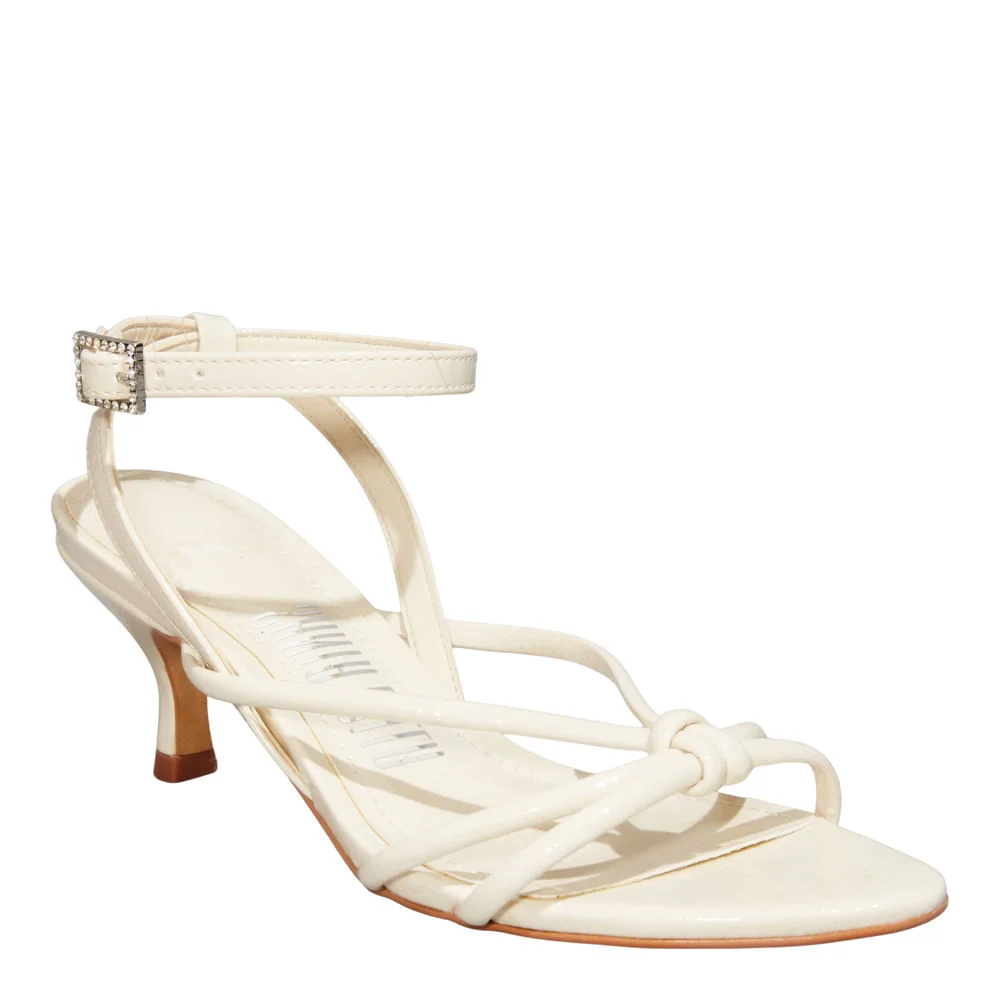 Sandália Off White Verniz Glossy Salto Baixo - vista 2 de 3