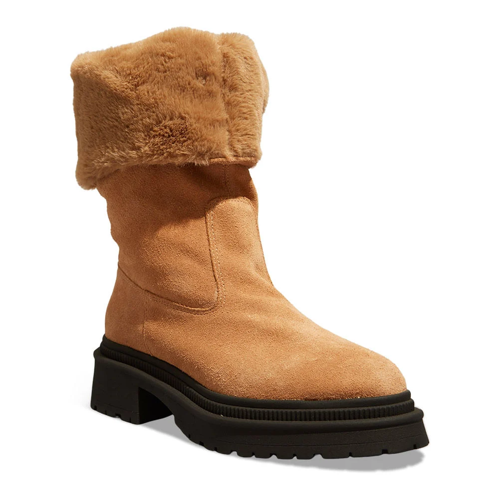 Bota Cano Médio Camurção Caramelo Tratorado - vista 2 de 5