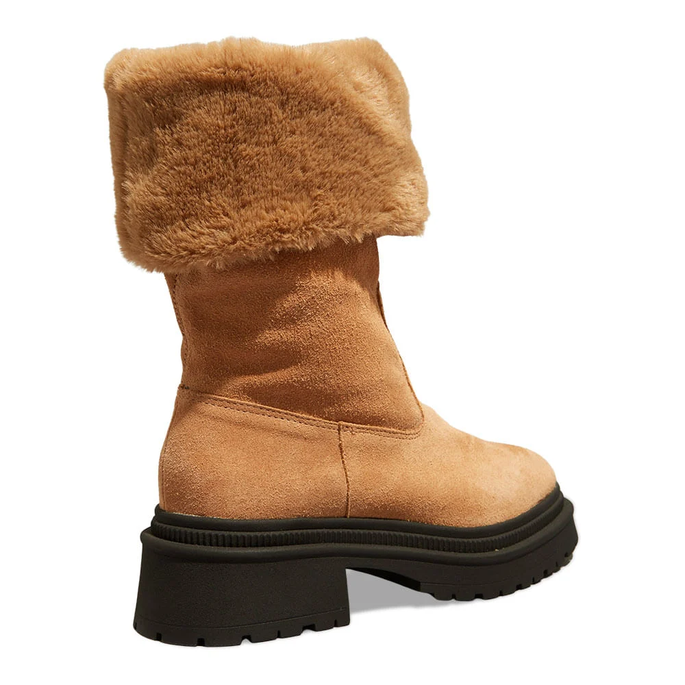 Bota Cano Médio Camurção Caramelo Tratorado - vista 3 de 5