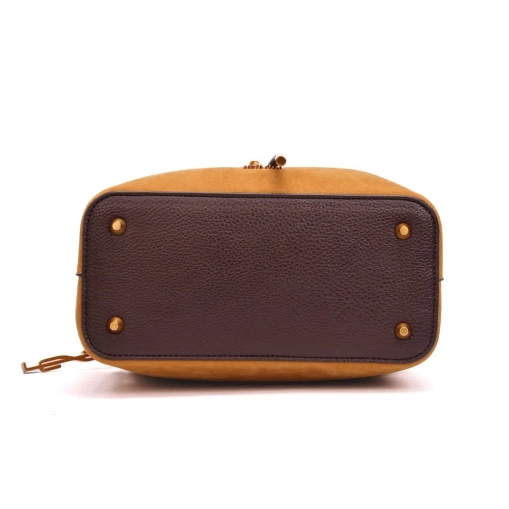 Bolsa Bucket Camurça Amarelo Mostarda Alça Dupla - vista 6 de 8