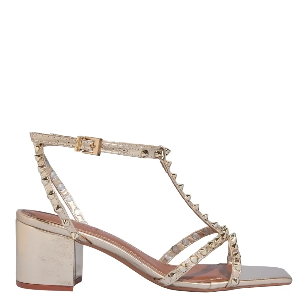 Sandália Spikes Metalizado Reflexo Dourado Salto Grosso - vista 1 de 3