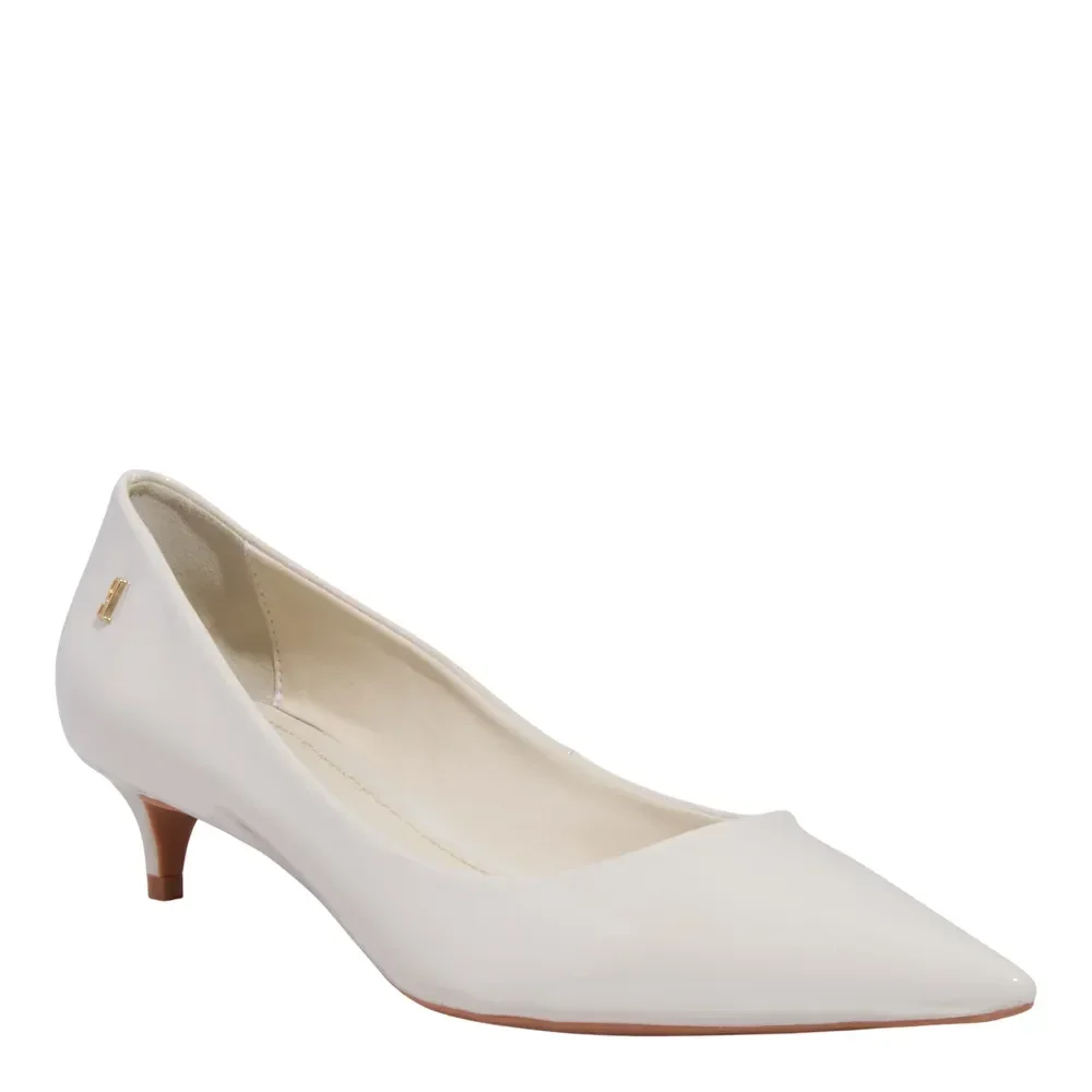 Scarpin Verniz Off White Bico Fino Salto Baixo - vista 2 de 3