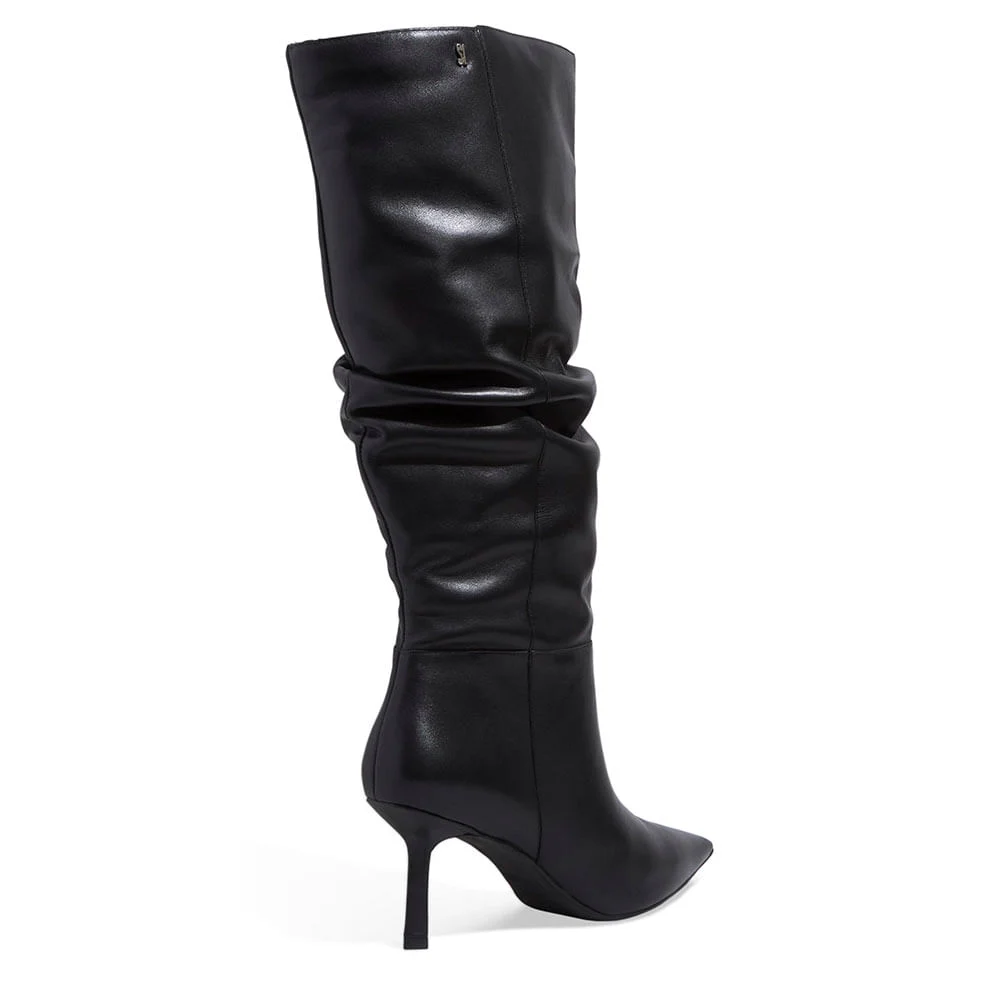 Bota Couro Soft Cano Longo Slouch Bico Fino Preta - vista 3 de 3