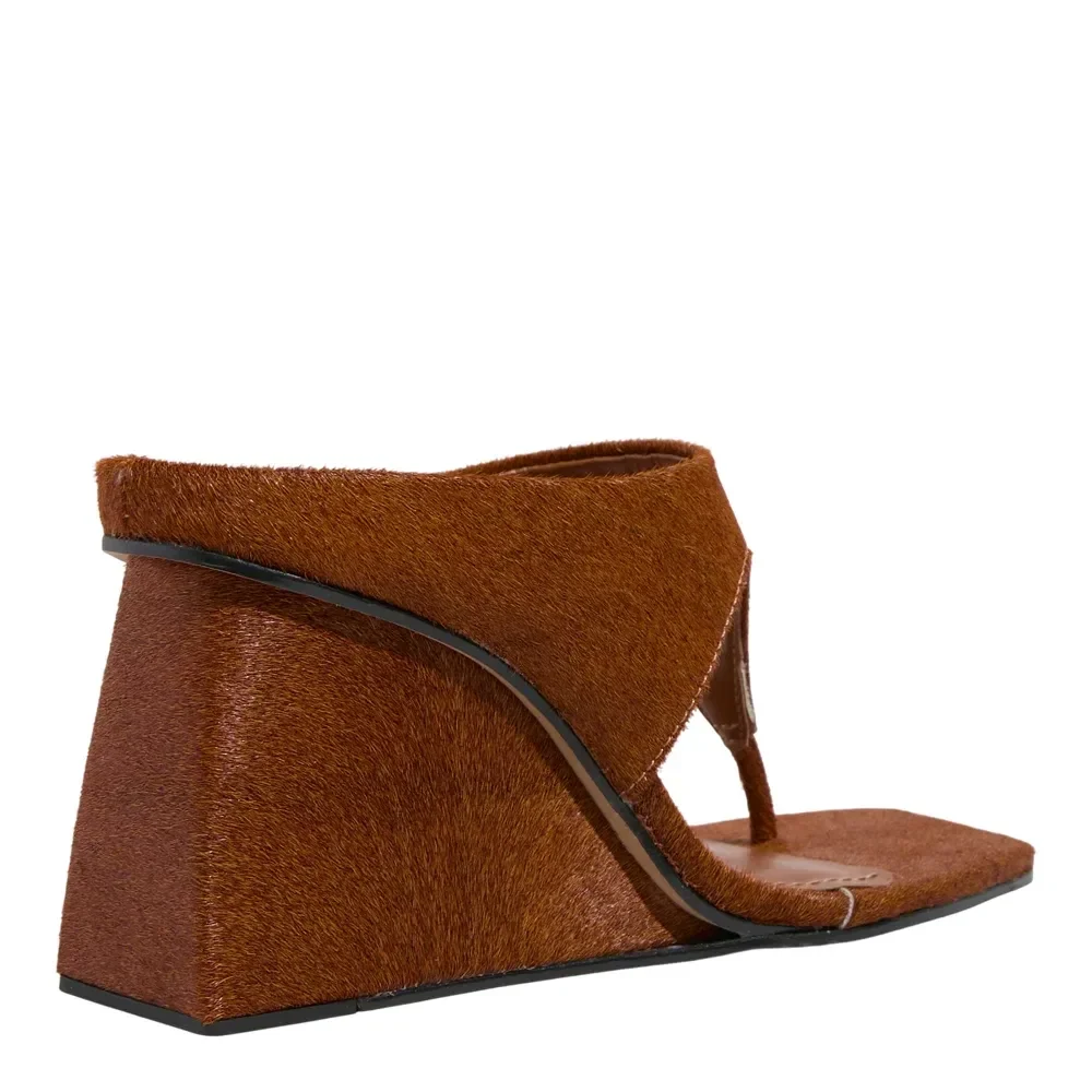 Mule Thong Anabela Pelo Liso Bico Quadrado Marrom Terracota - vista 3 de 3