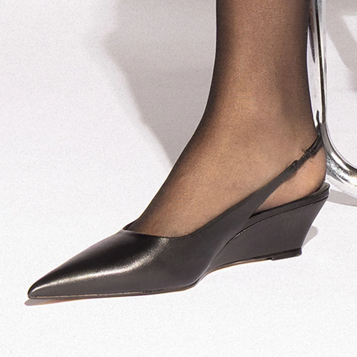 Scarpin Slingback Couro Preto Anabela - vista 1 de 5