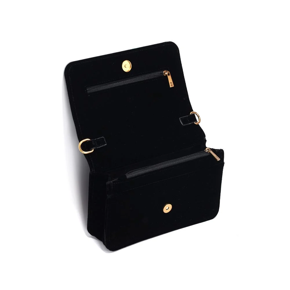 Bolsa Pequena Veludo Preto Alça Corrente - vista 3 de 3