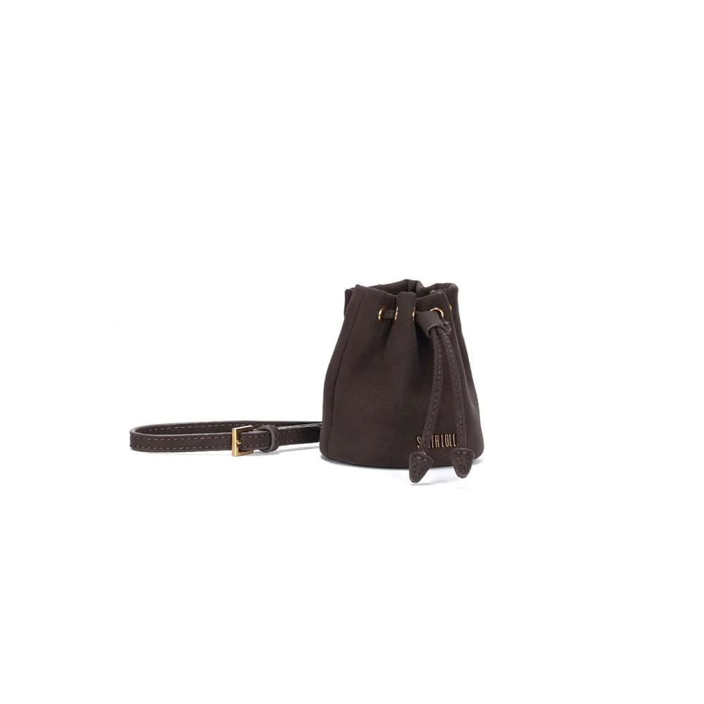 Chaveiro Mini Bolsa Bucket Nobuck Marrom Dark Alça Transversal - vista 2 de 3