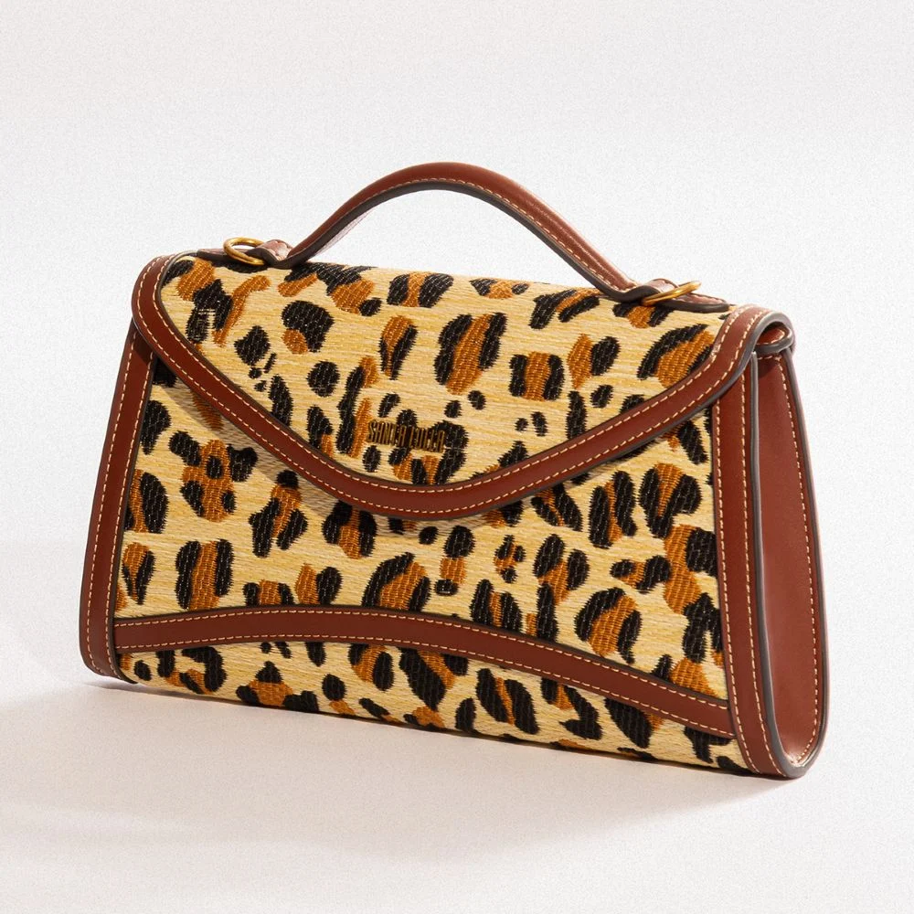 Bolsa Pequena Tramado Estampa Animal Print Onça Alça Transversal - vista 2 de 5