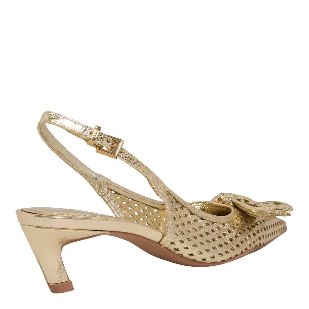 Scarpin Laço Couro Metallic Dourado Salto Baixo Bico Fino - vista 3 de 3