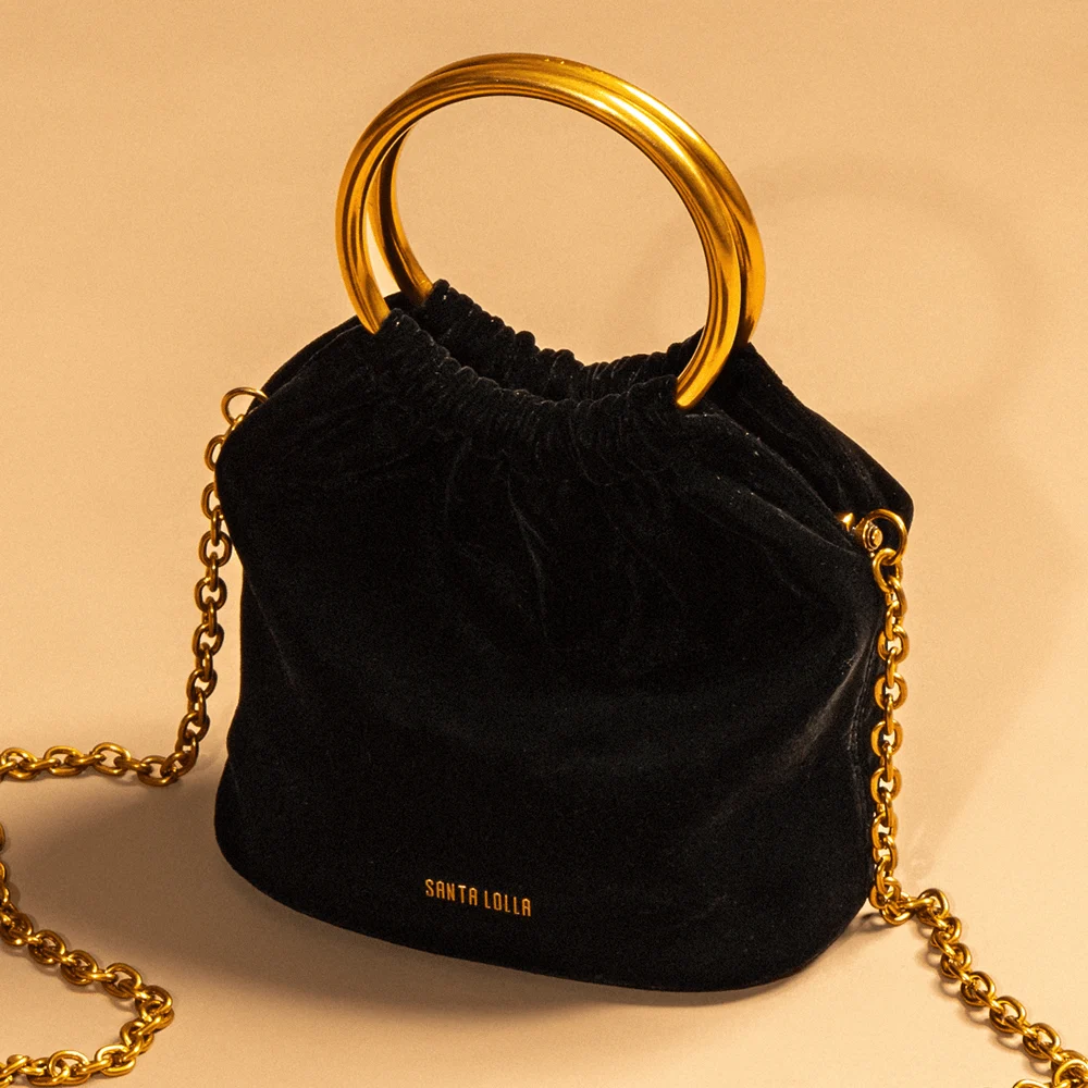 Bolsa Bucket Pequena Veludo Preto Alça Metal - vista 1 de 6