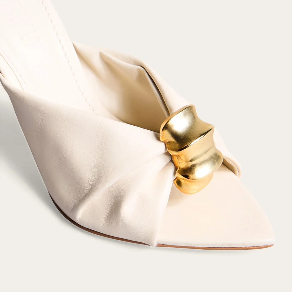 Tamanco Mule Metal Couro Pelica Soft Bico Folha Off White - vista 4 de 5