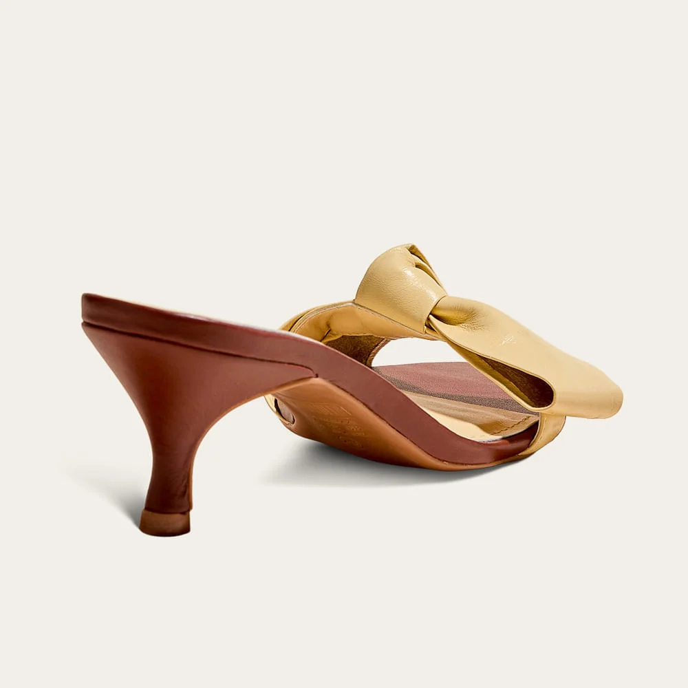 Tamanco Mule Laço Couro Confort Salto Fino Amarelo Buttercream - vista 2 de 3