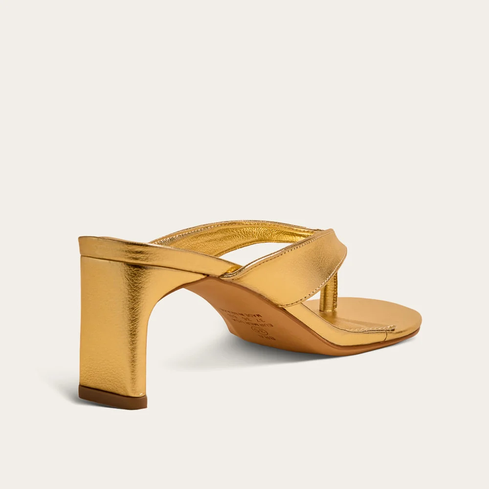 Tamanco Mule De Dedo Metalizado Soft Salto Lâmina Dourado - vista 2 de 3