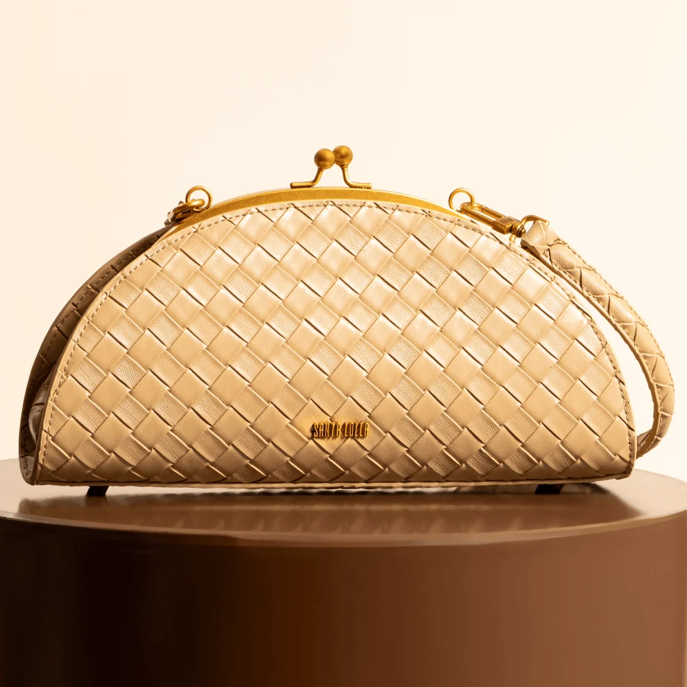 Bolsa Clutch Meia Lua Alça De Ombro Tressê Bege Areia - vista 3 de 9