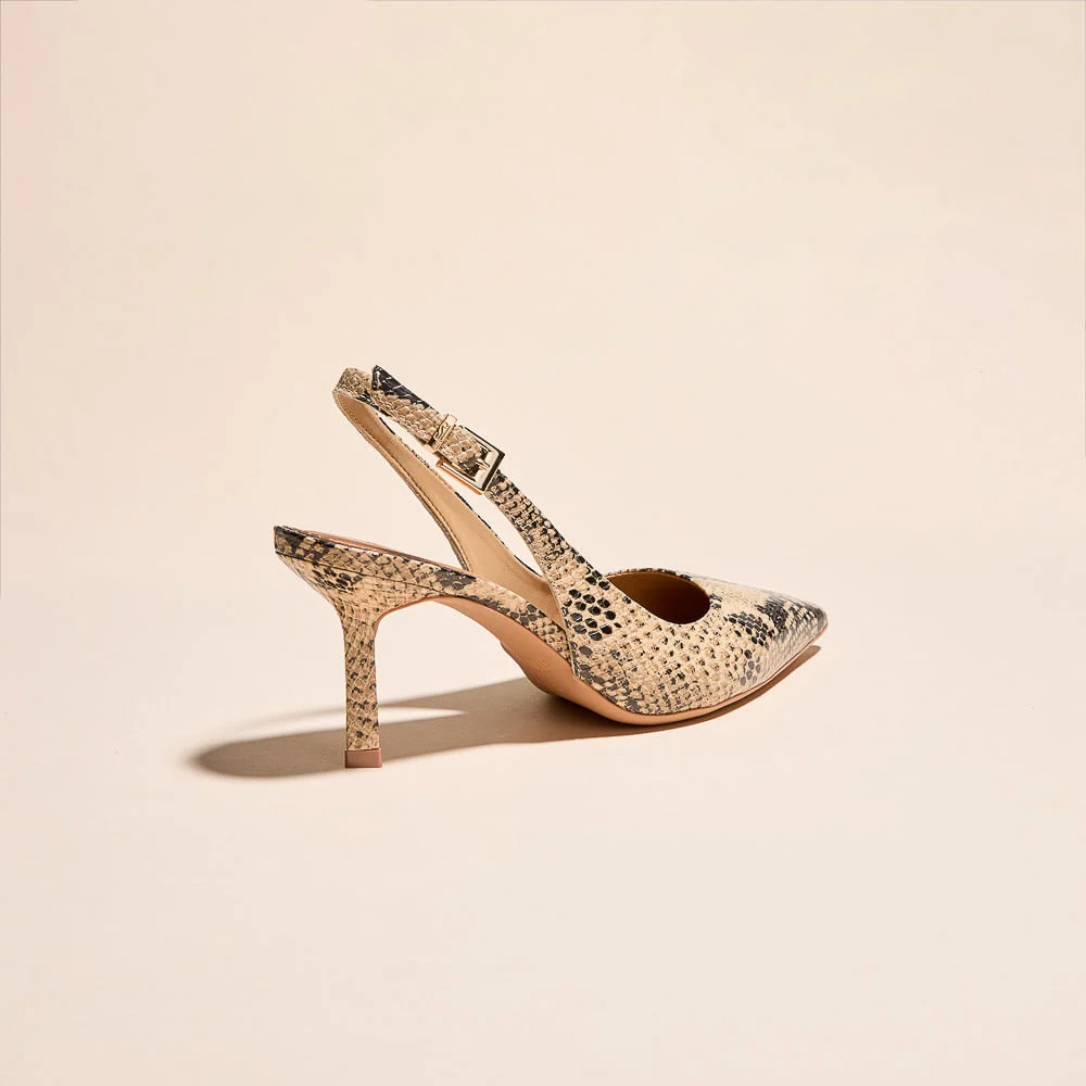 Scarpin Slingback Couro Animal Print Cobra Bico Fino - vista 2 de 3