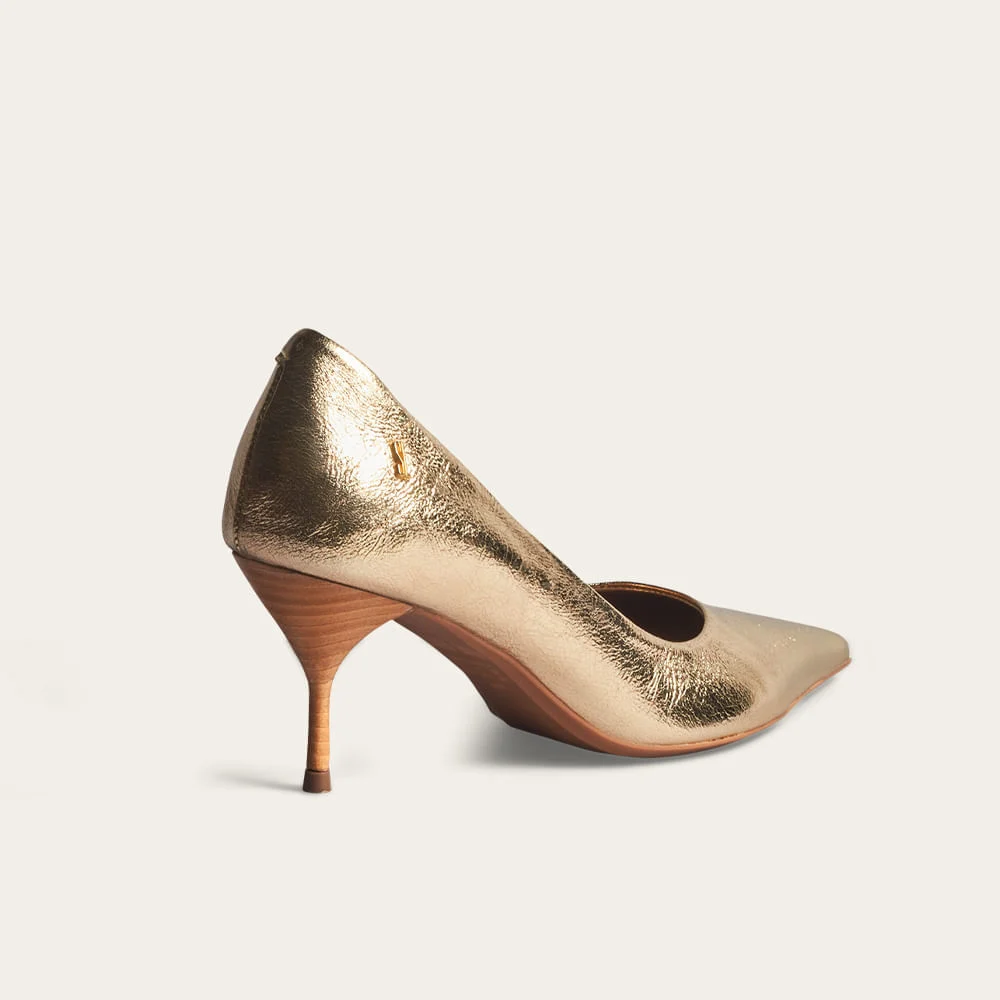 Scarpin Couro Metalizado Dourado Salto Médio Fino - vista 2 de 3