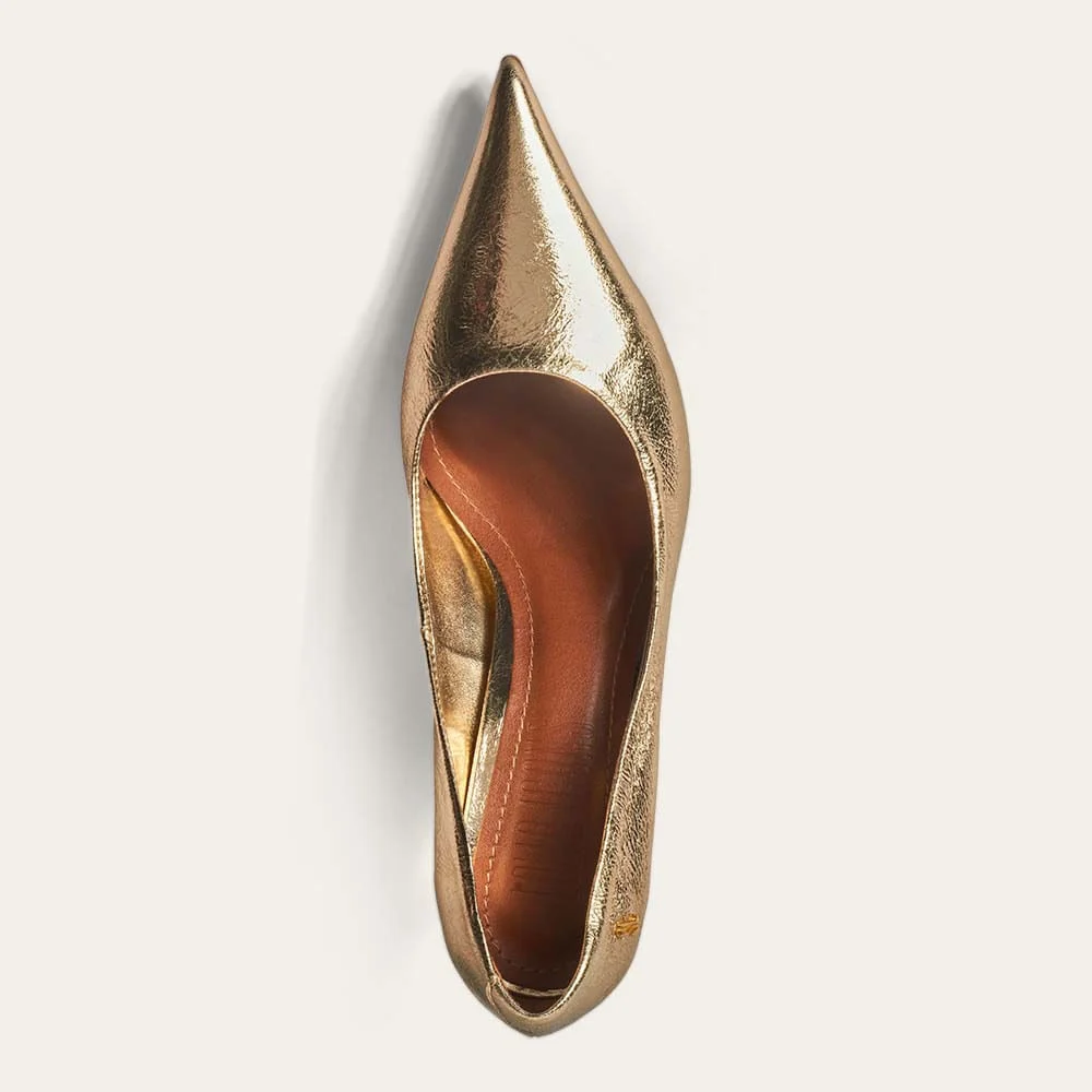 Scarpin Couro Metalizado Dourado Salto Médio Fino - vista 3 de 3