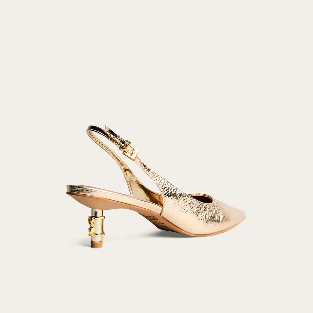 Scarpin Slingback Couro Metalizado Dourado Salto Baixo - vista 2 de 4