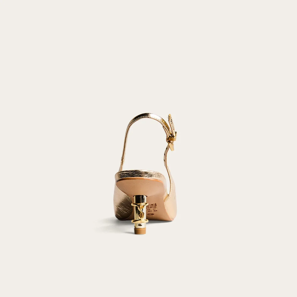 Scarpin Slingback Couro Metalizado Dourado Salto Baixo - vista 3 de 4