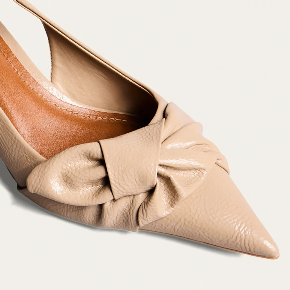 Scarpin Slingback Verniz Salto Kitten Laço Bege - vista 2 de 3