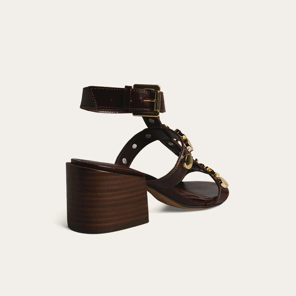 Sandália Couro Confort Salto Bloco Marrom Dark Tachas - vista 2 de 4