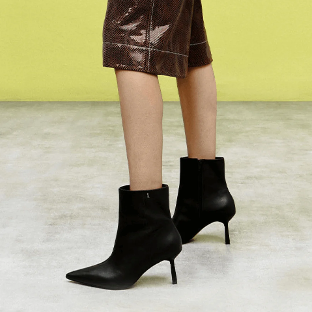 Bota Couro Pelica Soft Bico Fino Preta - vista 2 de 5