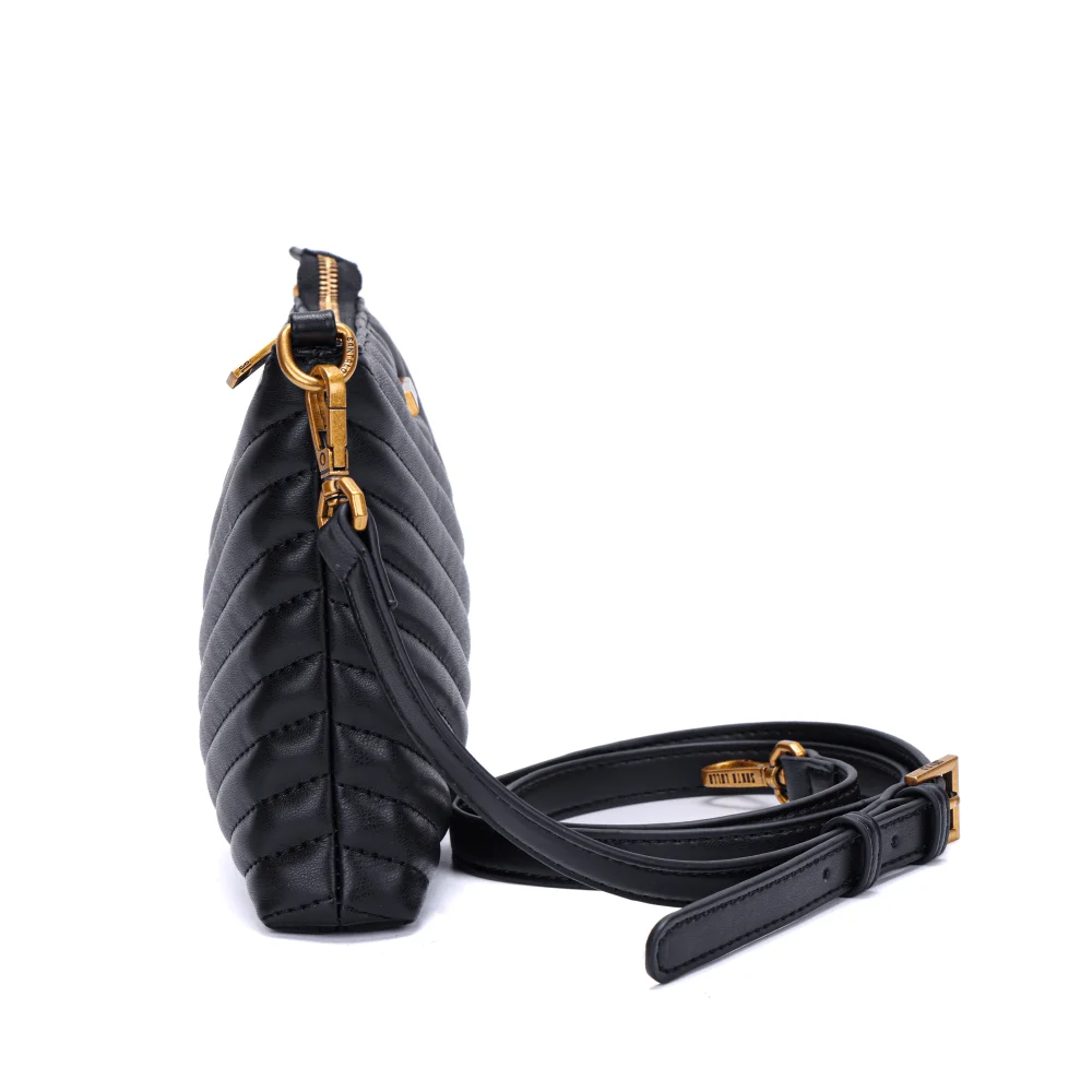 Bolsa Clutch Soft Preta Alça Transversal - vista 3 de 5